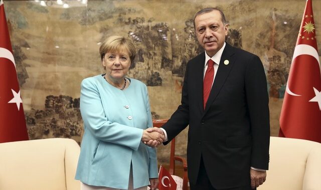 Η Μέρκελ προειδοποιεί ότι θα απαγορεύσει τις συγκεντρώσεις υπέρ του Ερντογάν