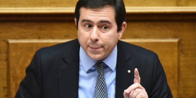 Συζητήθηκε η αγωγή υπαλλήλου κατά Μηταράκη