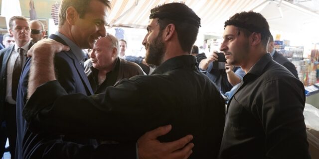 Με μία μαντινάδα κάλεσαν το Μητσοτάκη να διώξει την αριστερά