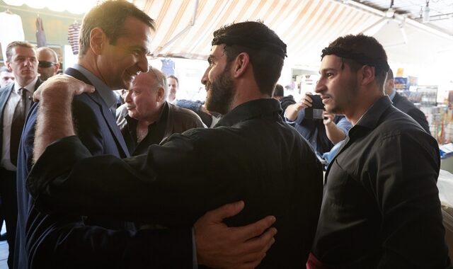 Με μία μαντινάδα κάλεσαν το Μητσοτάκη να διώξει την αριστερά