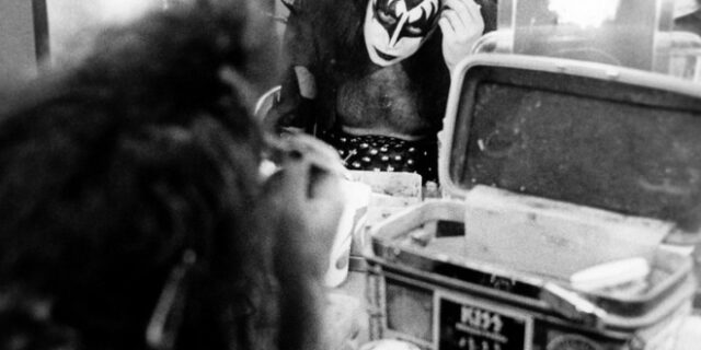 Μηχανή του Χρόνου: KISS, το συγκρότημα με τον ταξιτζή αρχηγό που έφτυνε αίμα και κατάπινε φωτιές
