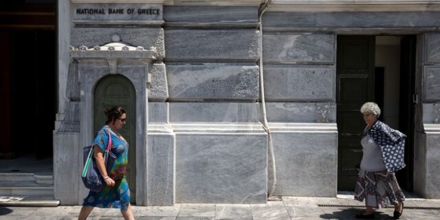 Αρνητική η ροή καταθέσεων το Φεβρουάριο