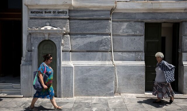 Αρνητική η ροή καταθέσεων το Φεβρουάριο