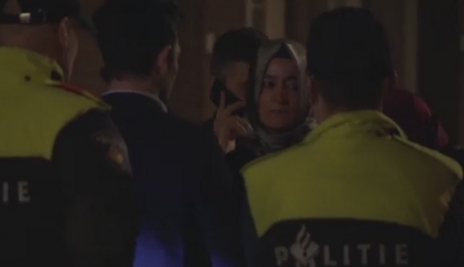 Ρότερνταμ: Η στιγμή που απαγορεύουν στην Τουρκάλα υπουργό να μπει στο προξενείο