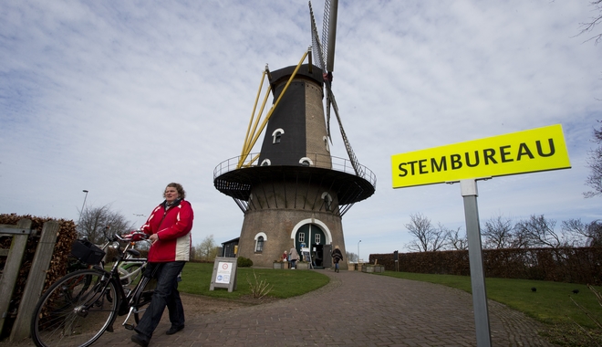 Τα παράδοξα των ολλανδικών εκλογών: Κάλπες σε ανεμόμυλους, εκκλησίες και αιγυπτιακούς ναούς