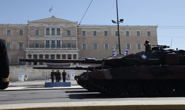 Εντυπωσιακές εικόνες από την παρέλαση της 25ης Μαρτίου