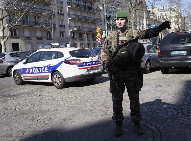 Γαλλία: Άνδρας έσφαξε δύο ανθρώπους στο Παρίσι