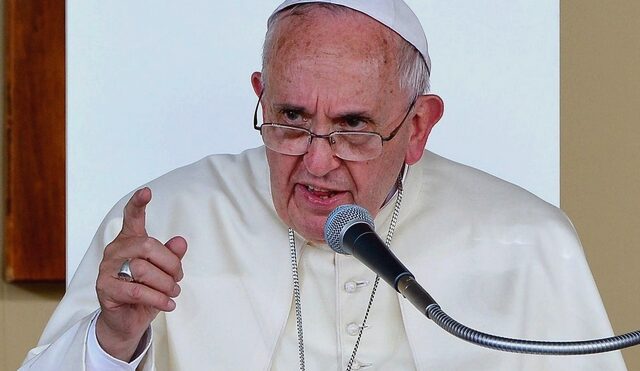 Πάπας Φραγκίσκος: Όποιος αφαιρεί εργασία από ανθρώπους, αμαρτάνει