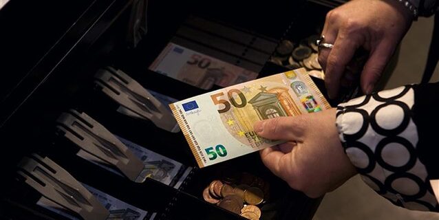 Πάνω από τον στόχο της ΕΚΤ ο πληθωρισμός στην Ευρωζώνη