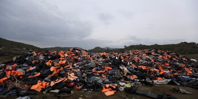 Διάσωση μεταναστών και προσφύγων ανοιχτά της Χίου