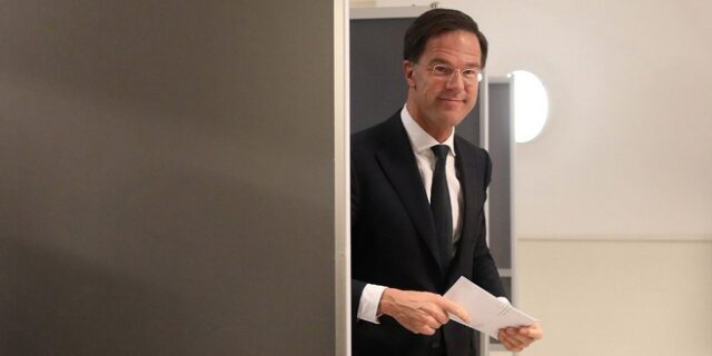 Ολλανδικές εκλογές: Νίκη Ρούτε, πανωλεθρία Ντάισελμπλουμ