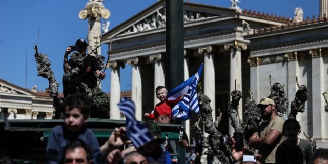 Τσίπρας για 25η Μαρτίου: Προχωράμε με τα ιδεώδη της Επανάστασης του 1821