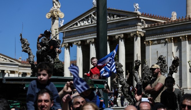 Τσίπρας για 25η Μαρτίου: Προχωράμε με τα ιδεώδη της Επανάστασης του 1821