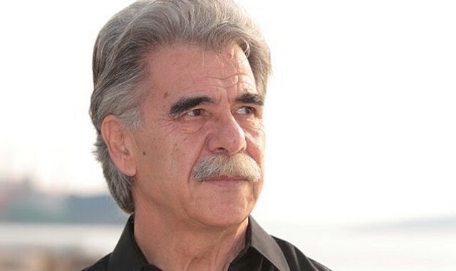 Ο τροβαδούρος της Κρήτης Βασίλης Σκουλάς στο Γυάλινο Μουσικό Θέατρο