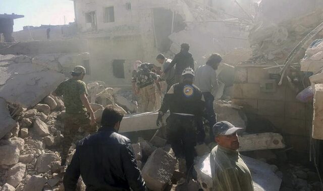 Βομβαρδισμός σχολείου με 33 νεκρούς στη Ράκα