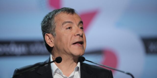 Στο νοσοκομείο για αφαίρεση όγκου ο Σταύρος Θεοδωράκης