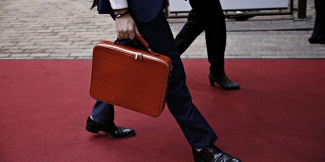 Όλο και περισσότερα ζητάνε οι θεσμοί για τα ενεργειακά της αξιολόγησης