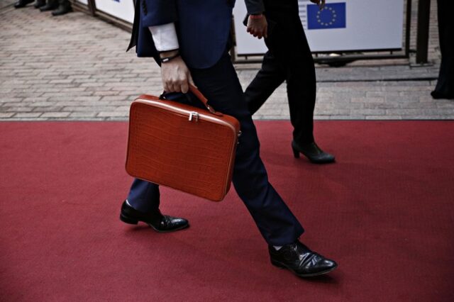 Στην τελική ευθεία. ‘Εκλεισαν τα ‘μεγάλα’ με τους θεσμούς