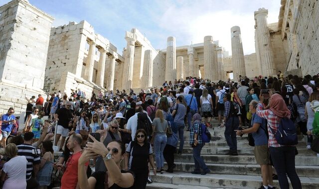 Γερμανία, Μ. Βρετανία, Ρωσία και ΗΠΑ ‘συντηρούν’ τον ελληνικό τουρισμό