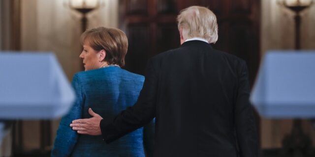 Στην κυρία ο λογαριασμός. Ο Τραμπ ζητάει από τη Μέρκελ 300 δισ. δολάρια για το ΝΑΤΟ