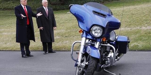 Ιταλικός Τύπος: Ο Τραμπ κηρύσσει πόλεμο στη Vespa