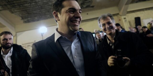 Συνάντηση Τσίπρα με εκπροσώπους εργαζόμενων και συμβασιούχων