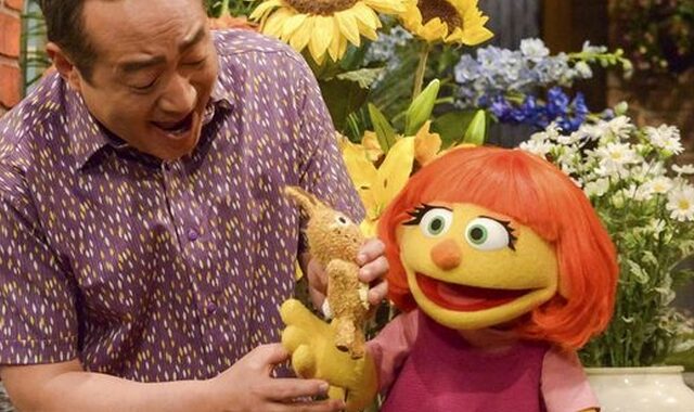 Το ‘Sesame Street’ υποδέχεται την Τζούλια, μια μαριονέτα με αυτισμό