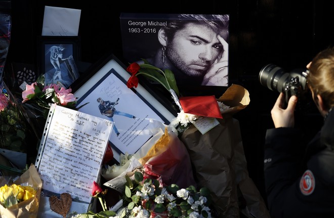 Ετάφη, τρεις μήνες μετά τον θάνατό του, ο George Michael