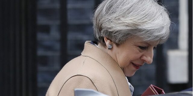 Brexit: Η Μέι προσπαθεί να καθησυχάσει τους Ευρωπαίους
