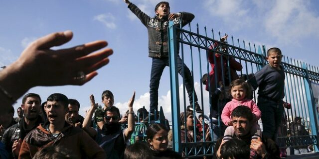 Καμπανάκι της Κομισιόν για τις μετεγκαταστάσεις προσφύγων σε Ελλάδα
