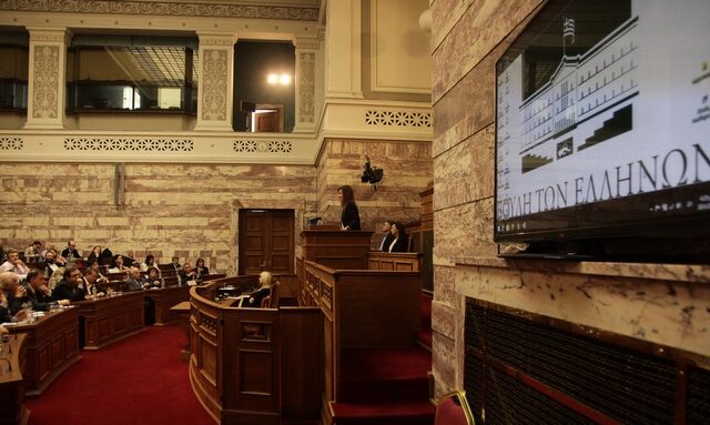 Περιορισμό βουλευτικών προνομίων ζητούν 11 βουλευτές του ΣΥΡΙΖΑ