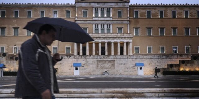 Συνεχίζει το συννεφιασμένο σκηνικό του καιρού
