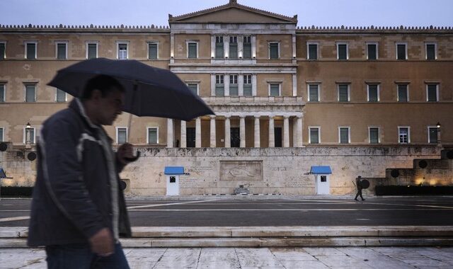 Συνεχίζει το συννεφιασμένο σκηνικό του καιρού
