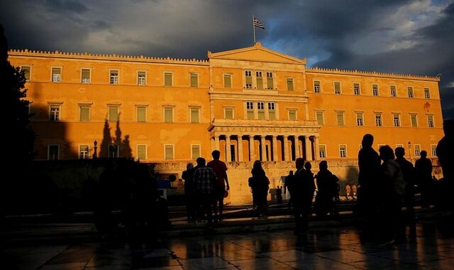 Πόθεν έσχες: Τα ανοιχτά ερωτήματα και τα εννέα πρόσωπα που παραπέμπονται