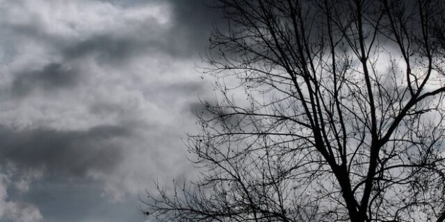 Τοπικές βροχές και μεταφορά σκόνης στα νότια