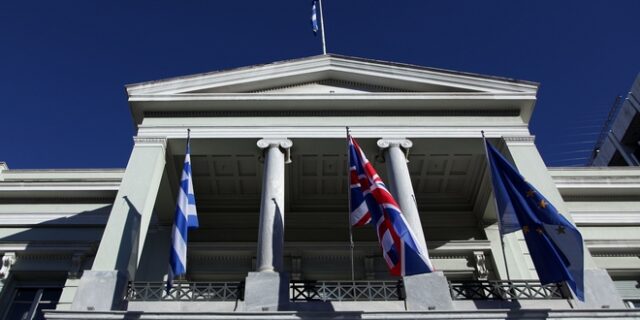 Το ΥΠΕΞ καταδικάζει το βανδαλισμό μνημείου Καβαλιωτών Εβραίων