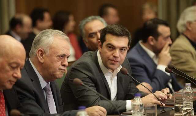 Η ομιλία Τσίπρα στο υπουργικό. LIVE EIKONA