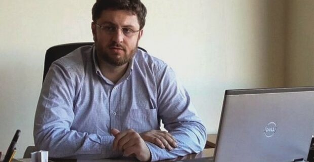 Αποστάσεις από ΑΝΕΛ, άνοιγμα στο ΠΑΣΟΚ από τον Ζαχαριάδη