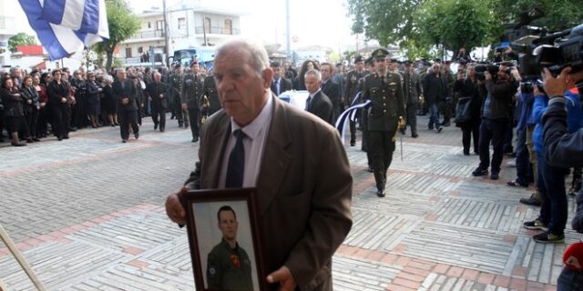 Λάρισα: Αποχαιρέτησαν τον αδικοχαμένο υπολοχαγό Κώστα Χατζή
