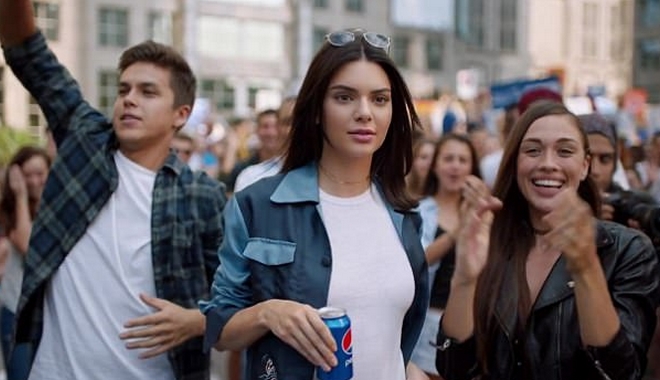 H Pepsi αποσύρει σποτ για τον ρατσισμό μετά από αντιδράσεις