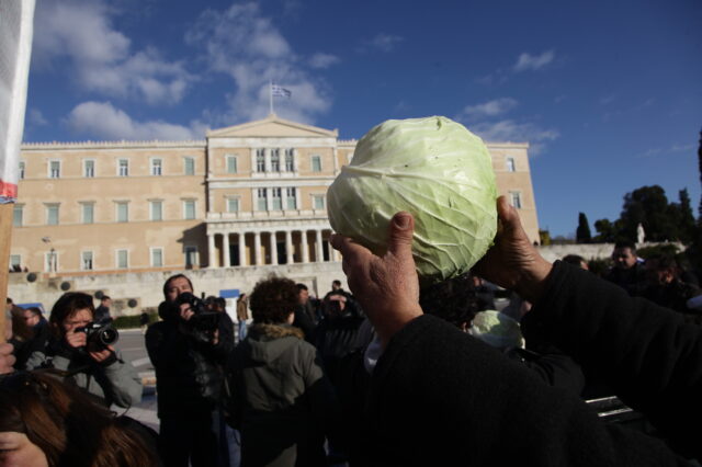 Κόκκινα αγροτικά δάνεια: Πώς θα γίνει η διαγραφή τους