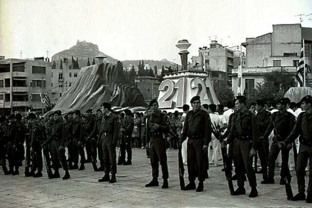 Οι ξένοι ρεπόρτερ μισθοφόροι της Χούντας και οι θαρραλέοι διαβιβαστές