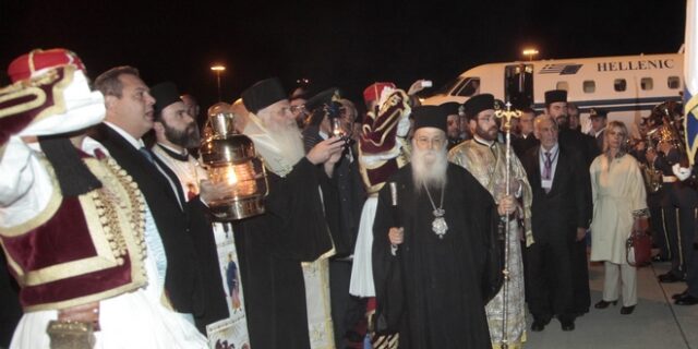 Άγιο Φως με τιμές αρχηγού χρεοκοπημένου κράτους