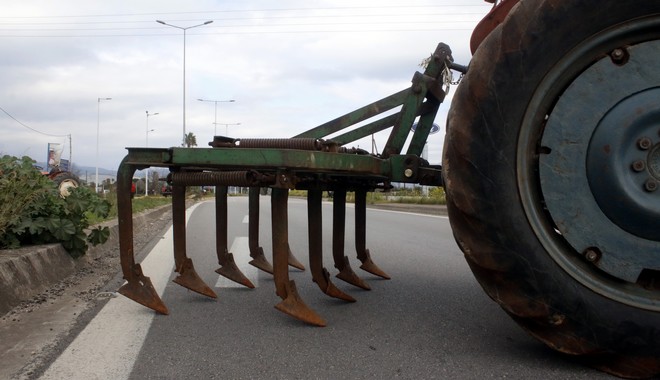 Μπλόκο στον Ε65 από αγρότες της Καρδίτσας