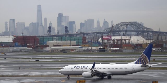 Μπόνους από την United Airlines για εθελοντική αποχώρηση από υπεράριθμες πτήσεις
