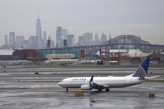 Μπόνους από την United Airlines για εθελοντική αποχώρηση από υπεράριθμες πτήσεις