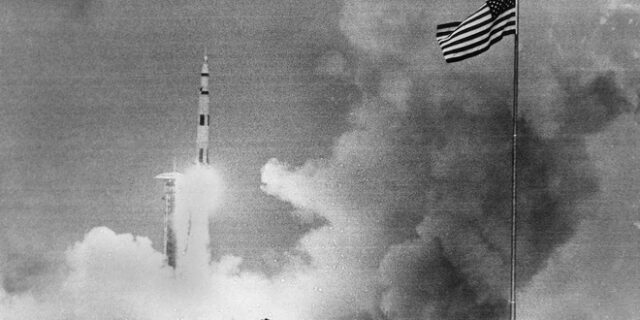 Μαθήματα Ιστορίας: Το Apollo 13 εκτοξεύεται στο διάστημα