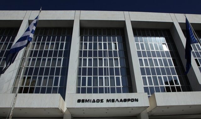 Τη Δευτέρα η απόφαση για τον αντικαταστάτη της Ράικου