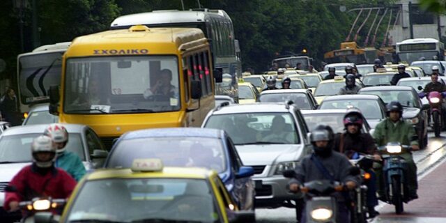 Οδήγηση μοτοσικλέτας με δίπλωμα αυτοκινήτου