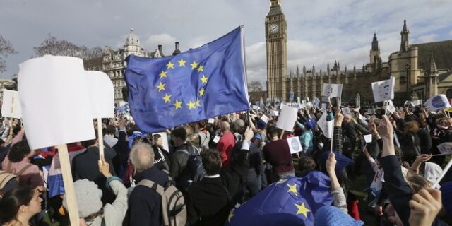 Brexit: Αρχίζουν να το μετανιώνουν οι Βρετανοί